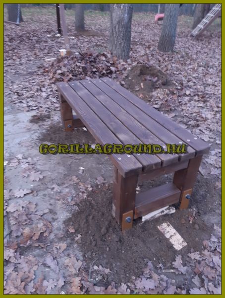 Gorillaground ,  kerti pad